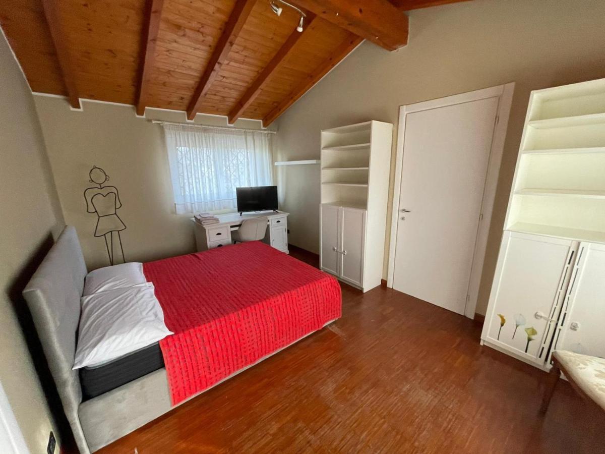Lussuosa Villa Vicino Alla Stazione Caronno Pertusella Ngoại thất bức ảnh