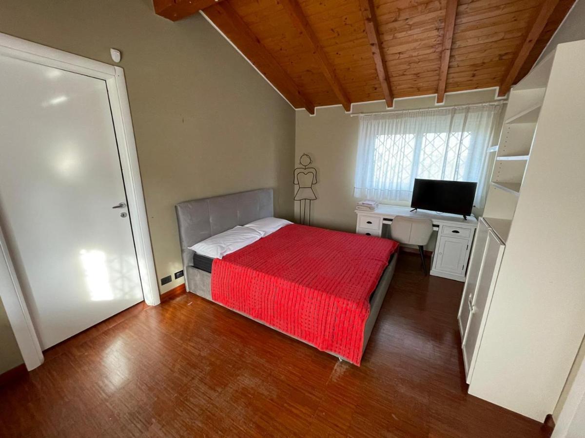 Lussuosa Villa Vicino Alla Stazione Caronno Pertusella Ngoại thất bức ảnh