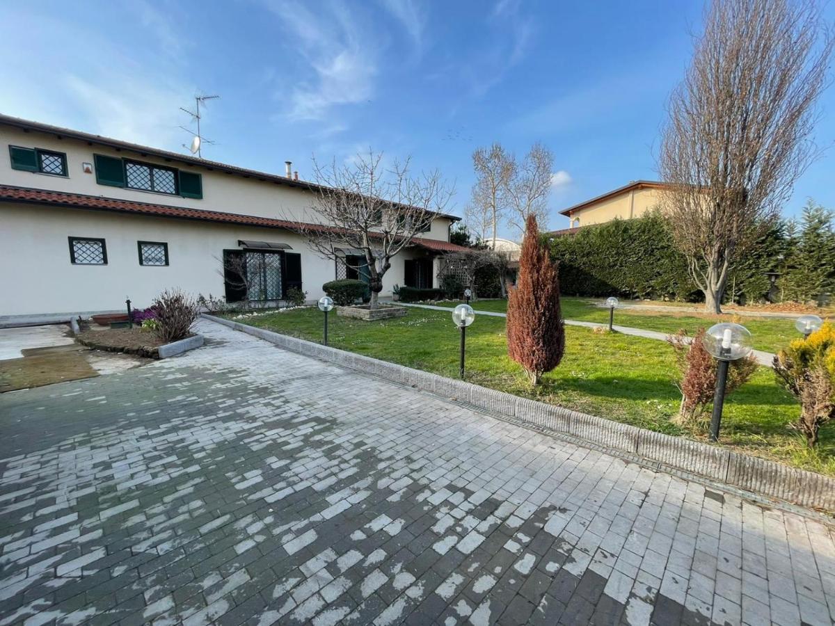 Lussuosa Villa Vicino Alla Stazione Caronno Pertusella Ngoại thất bức ảnh
